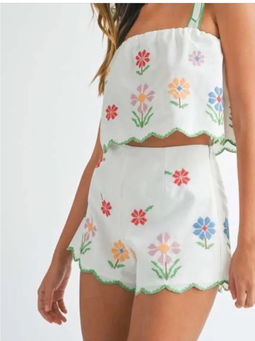 Amable by Mable Embroidered Scallop Shorts